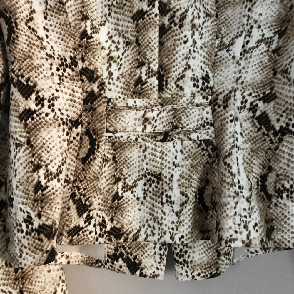 Whbm Python Print Classic Blazer Size 00 - image 8